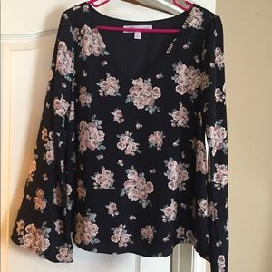 Honey Belle Brand. Bell Sleeved Tunic. NWOT